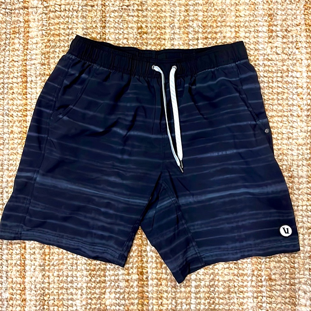Vuori mens lined workout shorts size large